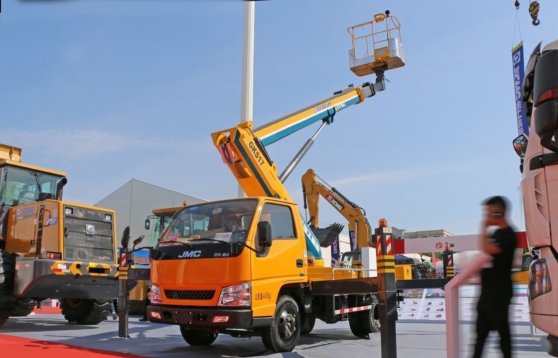 Nieuw 30 meter hoog operationeel vrachtwagen gemonteerd luchtwerkplatform te koop