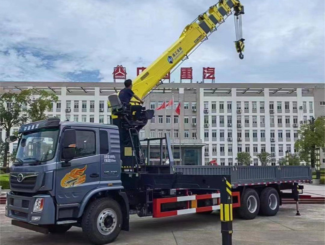 Shacman-chassis Euro II-Euro V op vrachtwagens gemonteerde kranen met een hoog snelheidsbewegingssysteem en verhoogde hydraulische druk