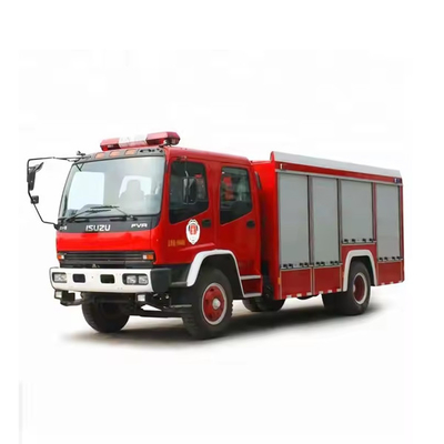 Brandweerwagen met een watervat met grote capaciteit voor effectieve brandbestrijding